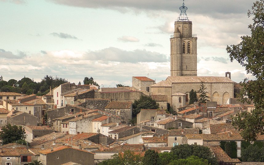 Visiter la ville de Pezenas près du Mas de Thau